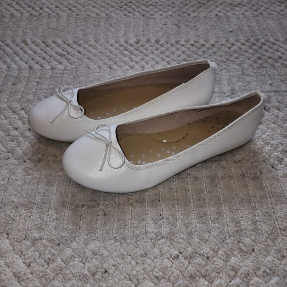 Cat & Jack White Ballet Flats with Bow - Girls Size 4 - Dress Shoes - Picture 2 of 11